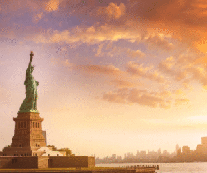 Statue of Liberty - New York Skyline - Canva